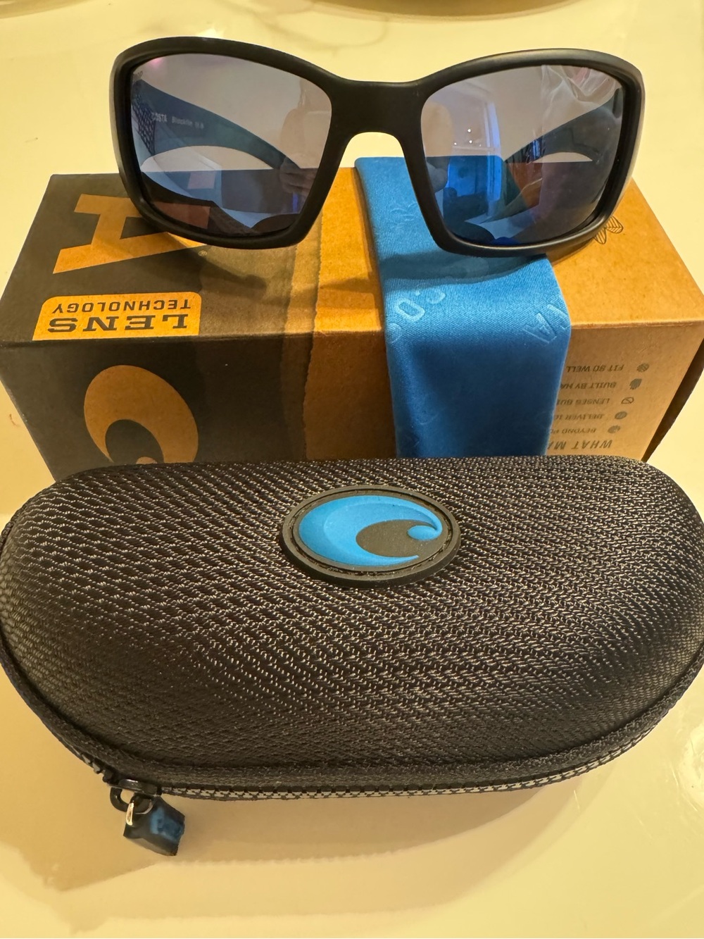 BRAND NEW Costa Sunglasses with Blue Mirror 580P Lenses and Black Frame